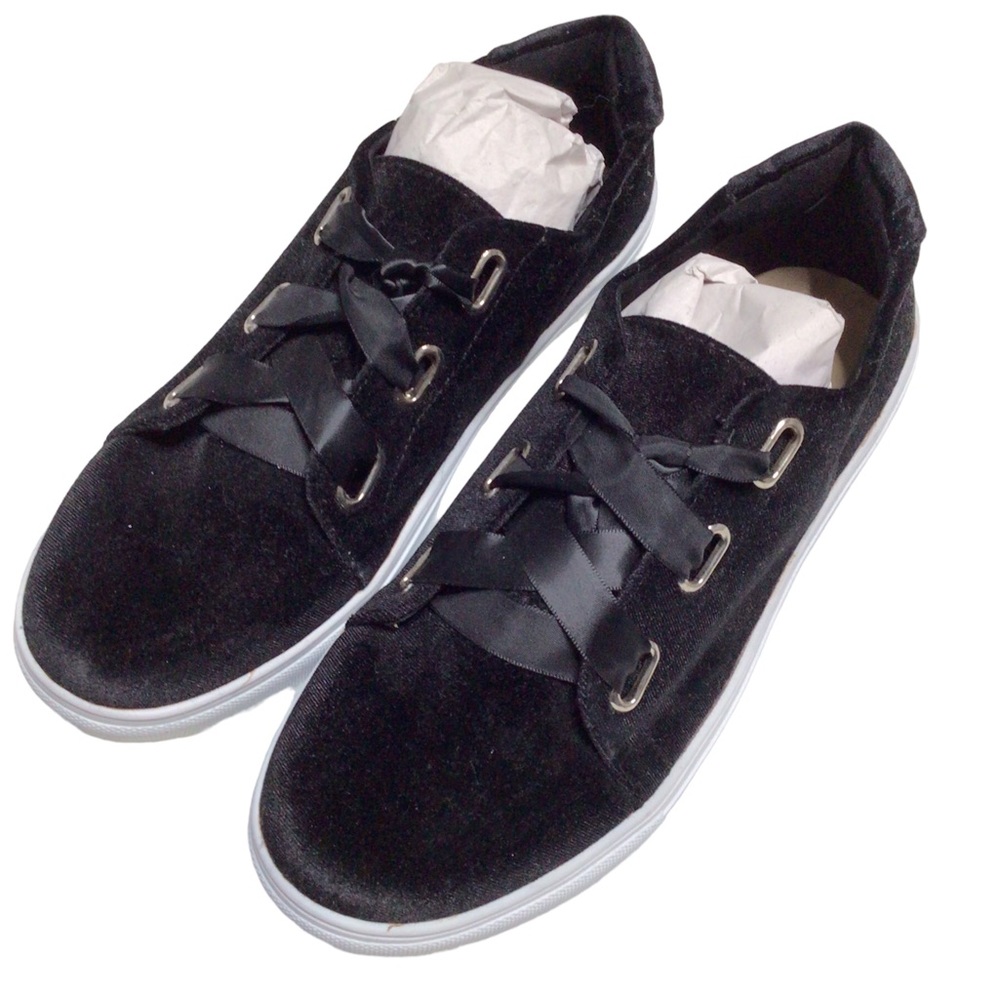 Ashley Stewart NWOT Black Daley Velvet Sneakers Size 10W